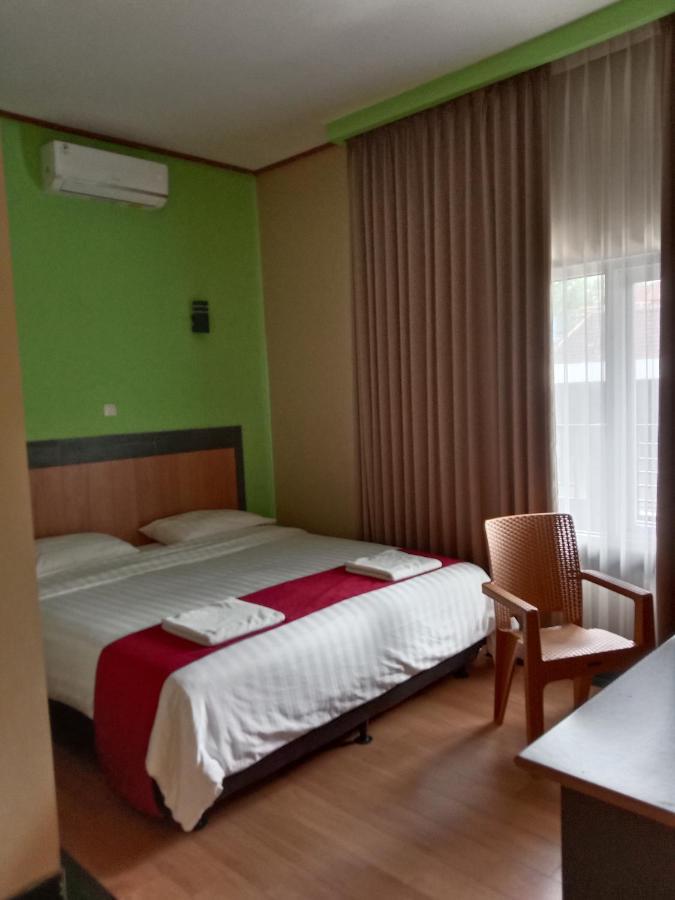 The New Orlinds Guest House Wonosari Extérieur photo