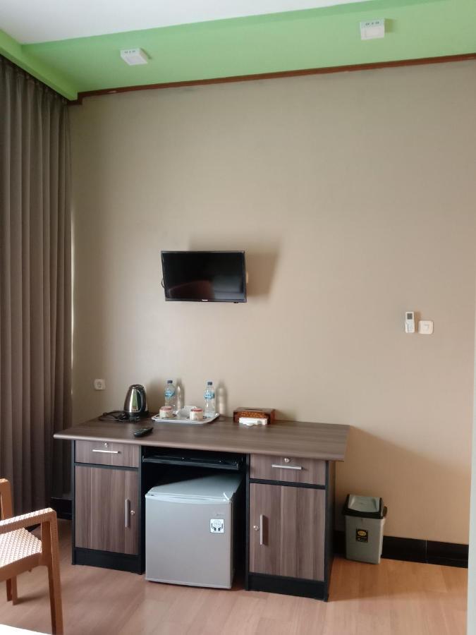 The New Orlinds Guest House Wonosari Extérieur photo