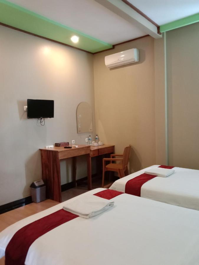 The New Orlinds Guest House Wonosari Extérieur photo