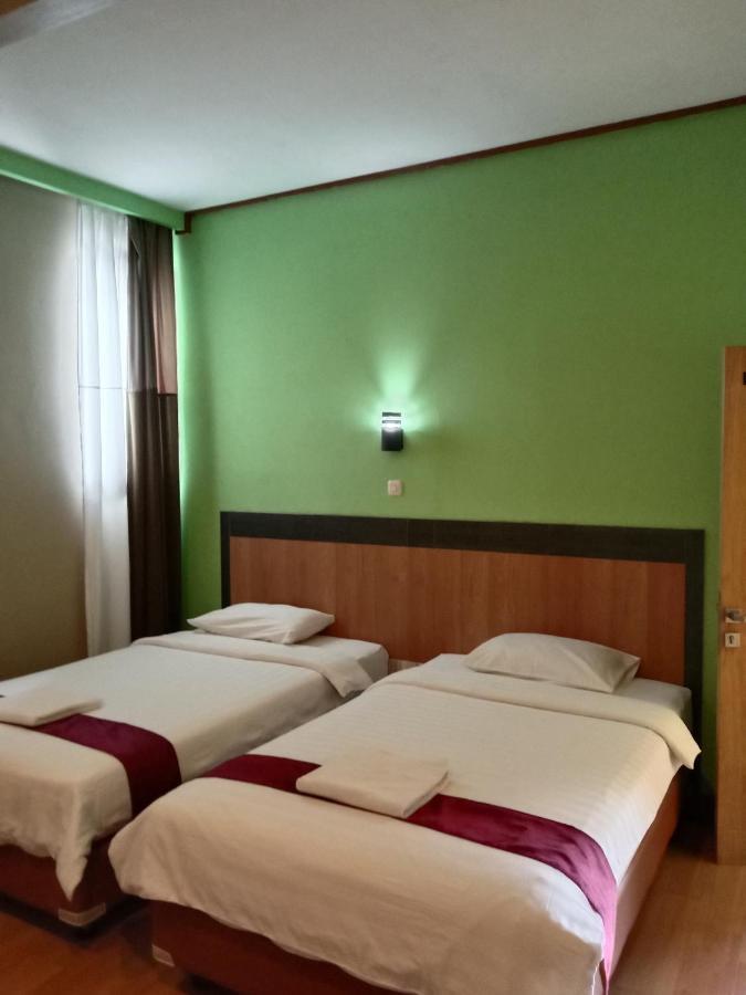 The New Orlinds Guest House Wonosari Extérieur photo