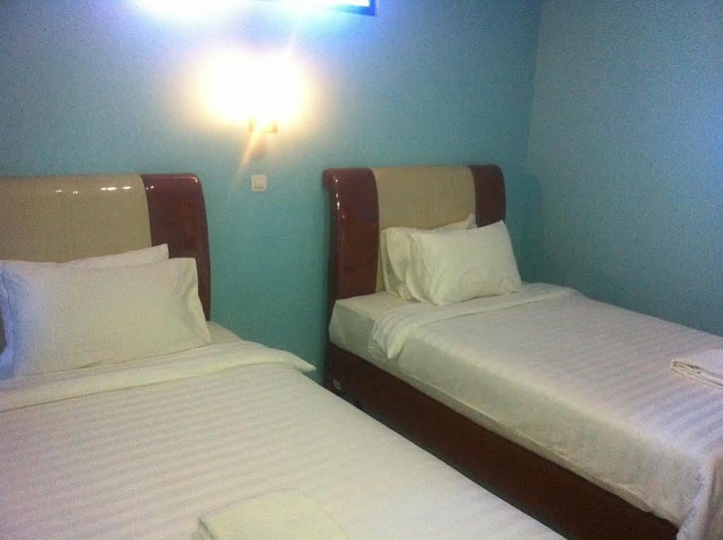 The New Orlinds Guest House Wonosari Extérieur photo
