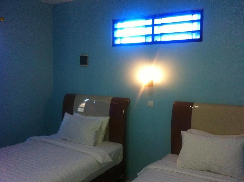 The New Orlinds Guest House Wonosari Extérieur photo