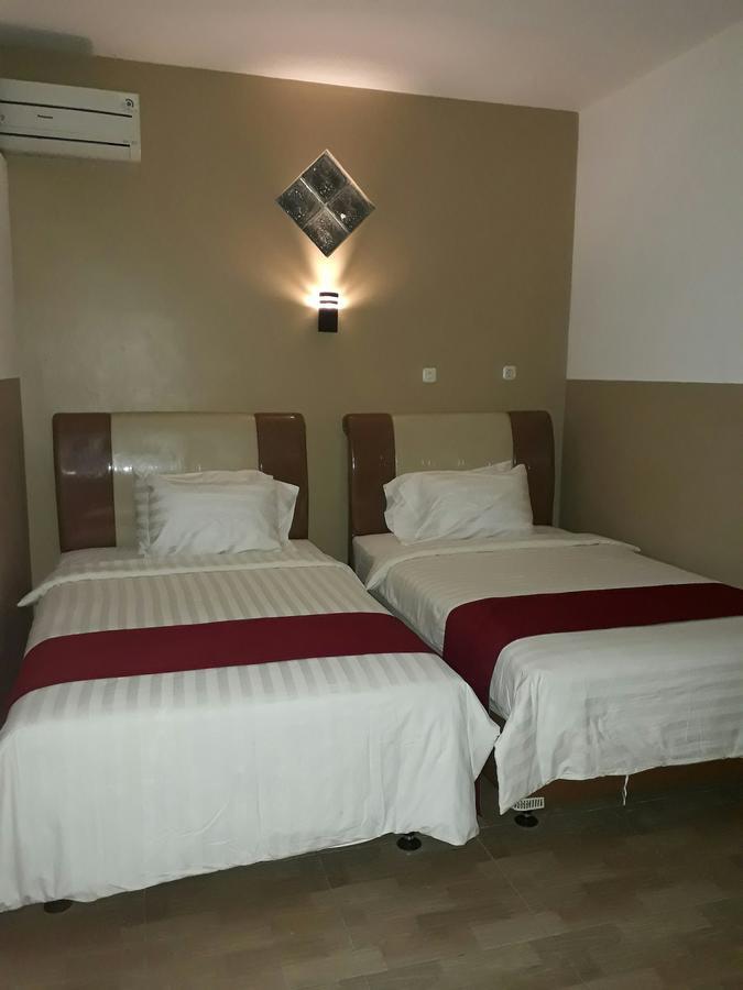 The New Orlinds Guest House Wonosari Extérieur photo