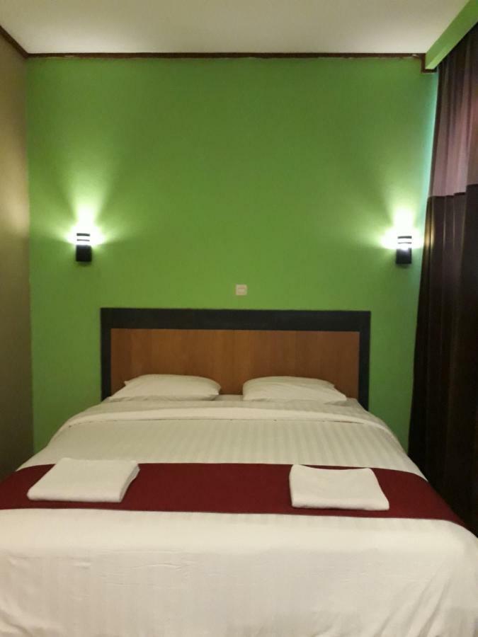 The New Orlinds Guest House Wonosari Extérieur photo