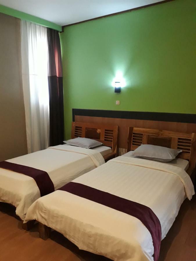 The New Orlinds Guest House Wonosari Extérieur photo